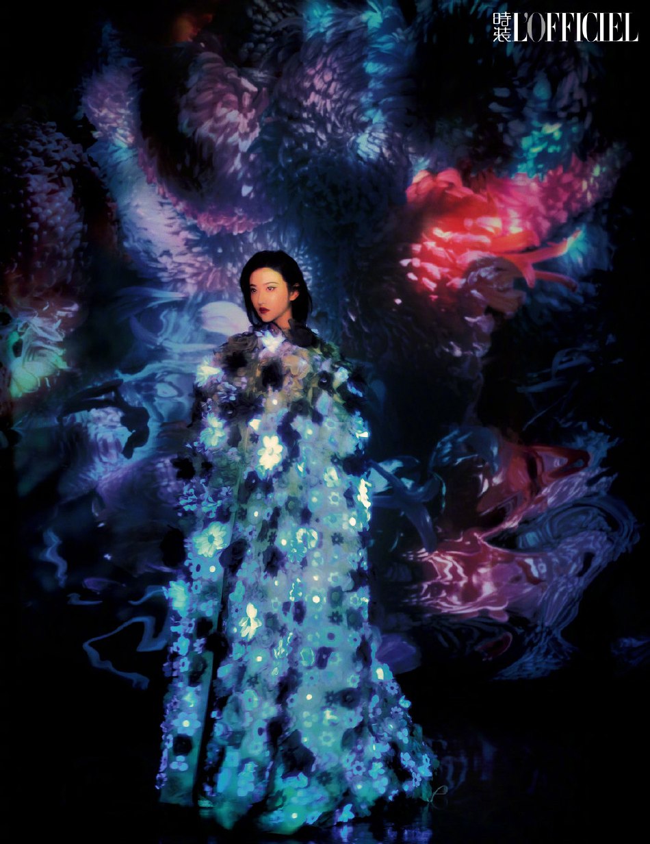 景甜粉蓝眼妆尽显明艳魅惑写真