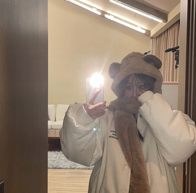 虞书欣雪地13宫格随拍元气又可爱照片