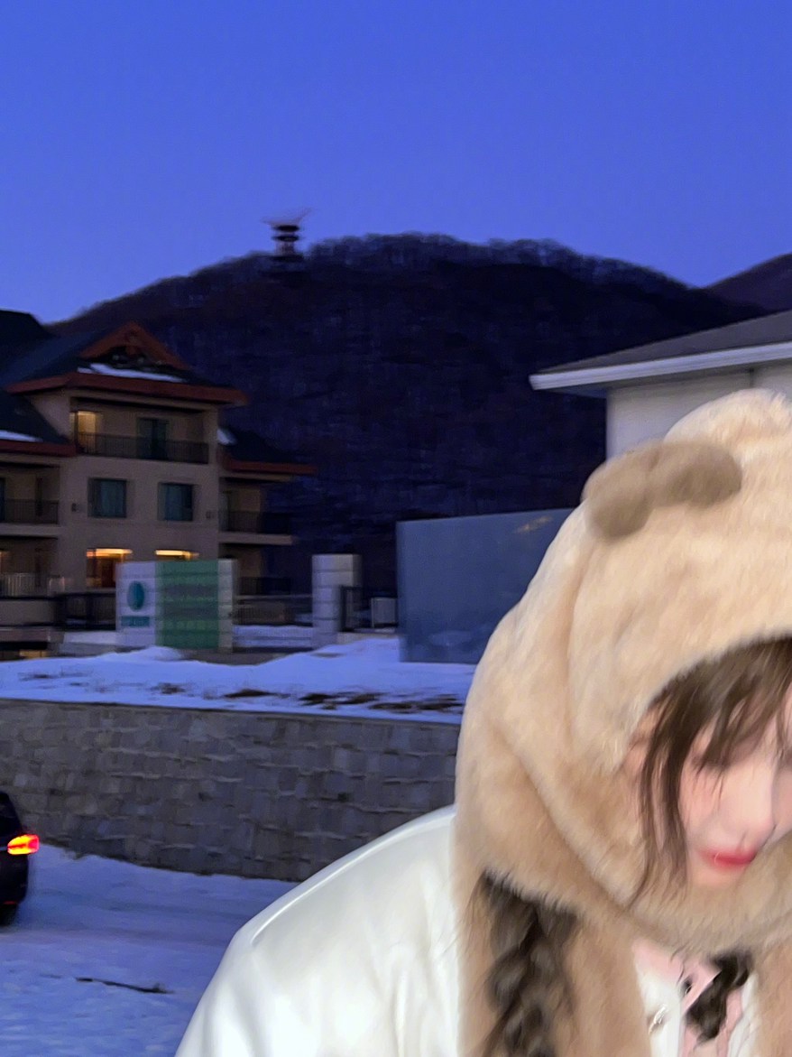 虞书欣雪地13宫格随拍元气又可爱照片