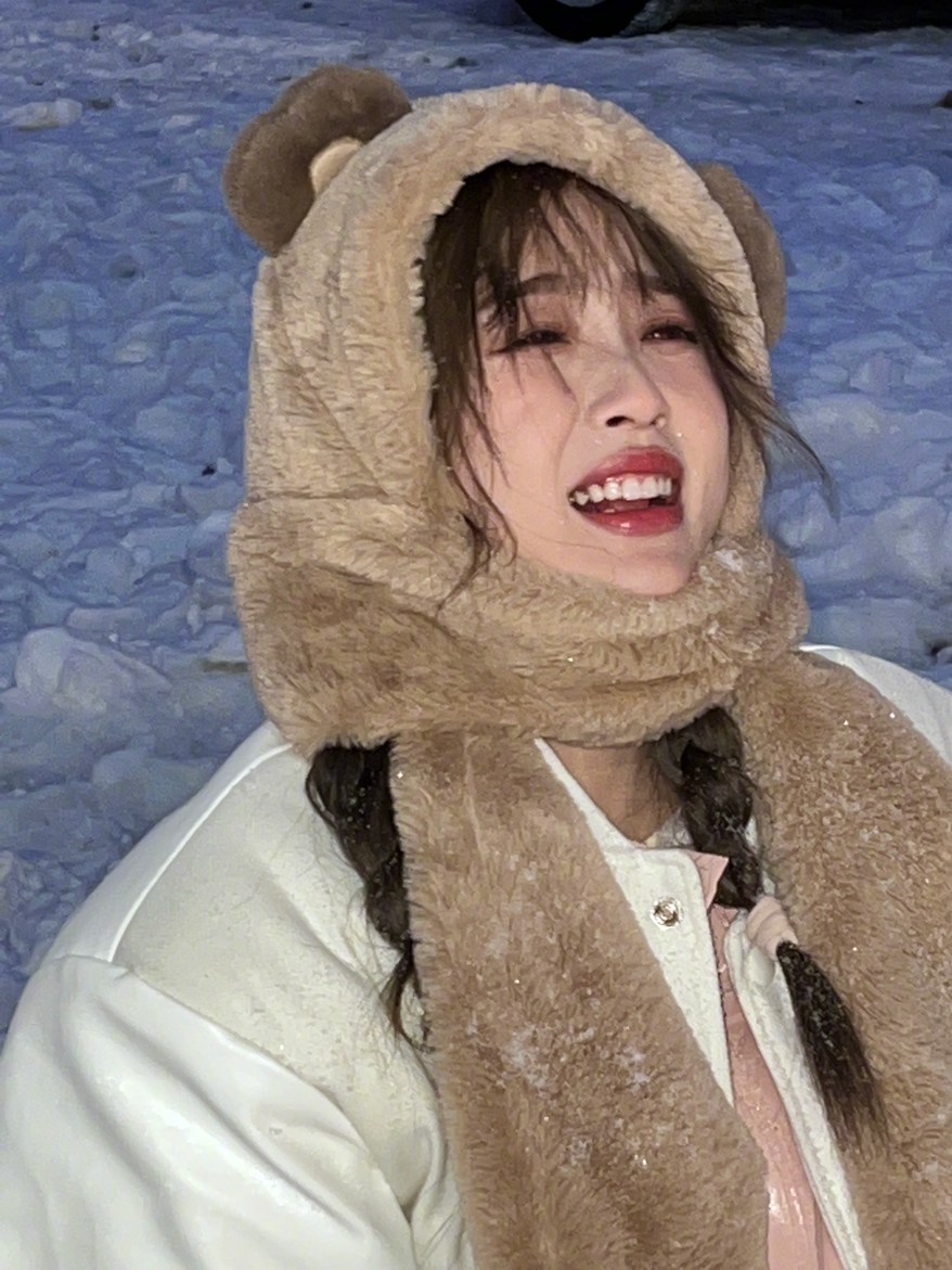 虞书欣雪地13宫格随拍元气又可爱照片