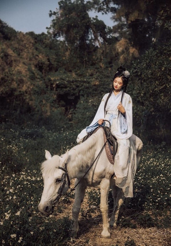 森林气质古装美女自然梦幻唯美长裙写真