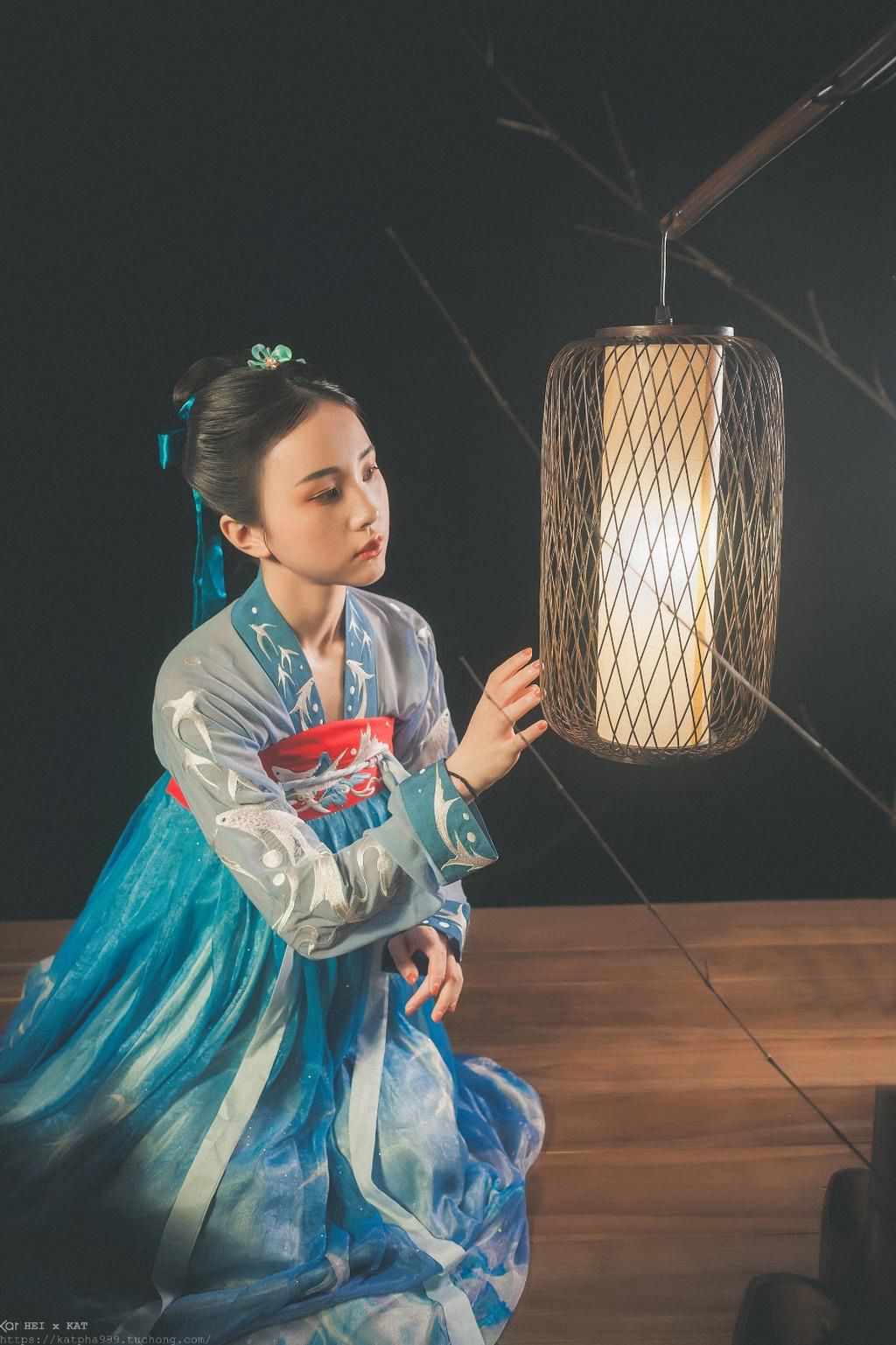 汉服少女娇小玲珑唯美古风摄影