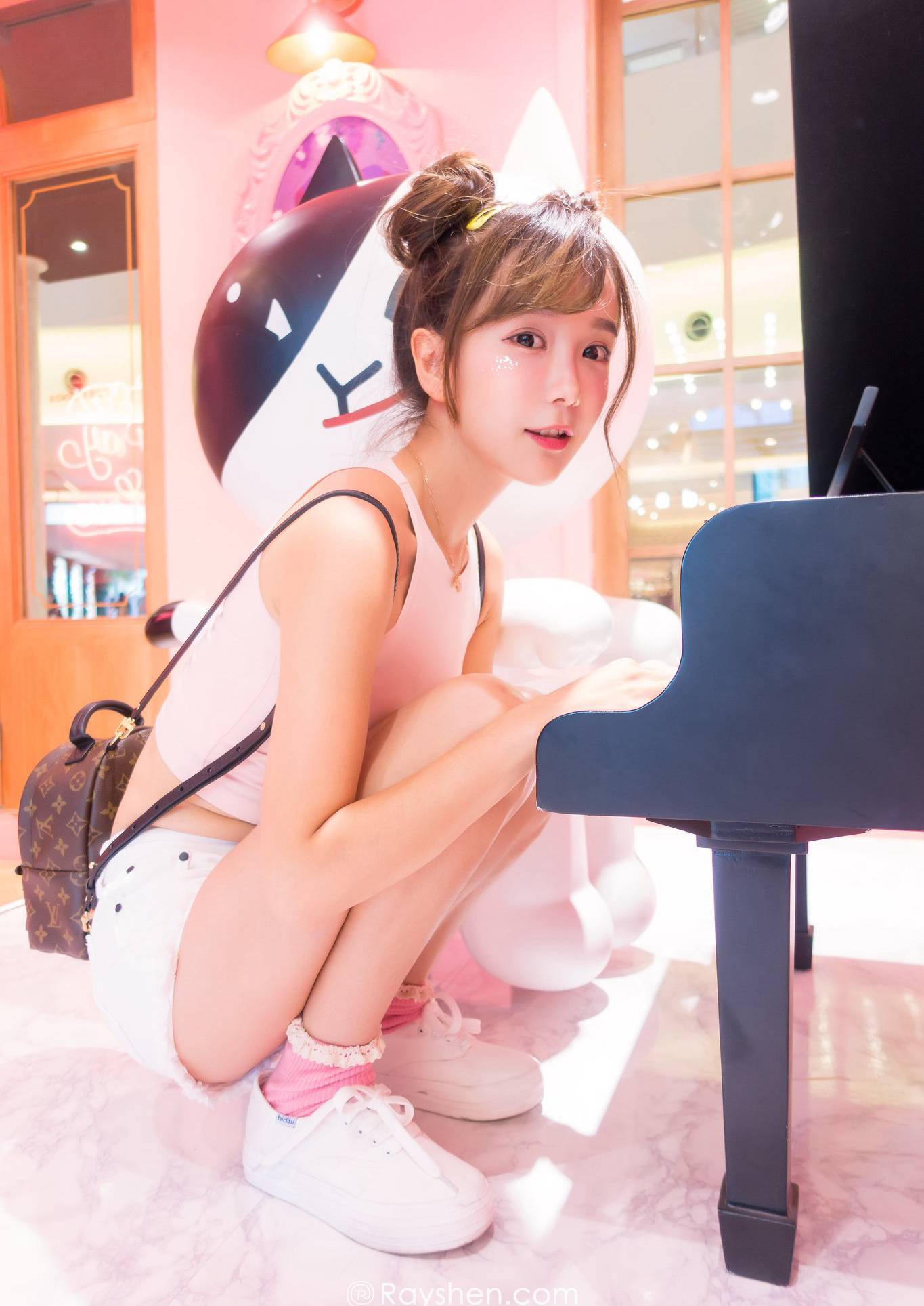 皮衣女郎杨晨晨深沟美乳性感美臀最大胆37人体艺照片写真