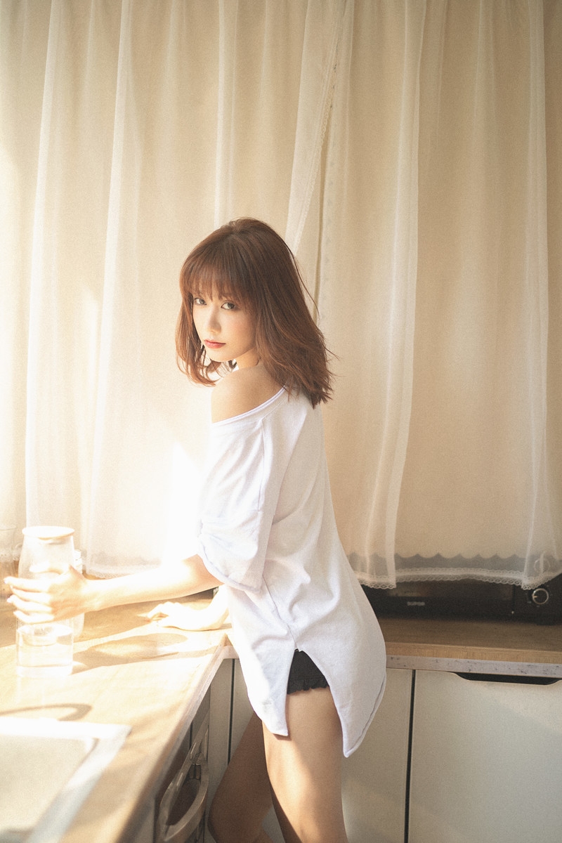 细腰长腿妹妹居家乖巧人体艺术拍拍