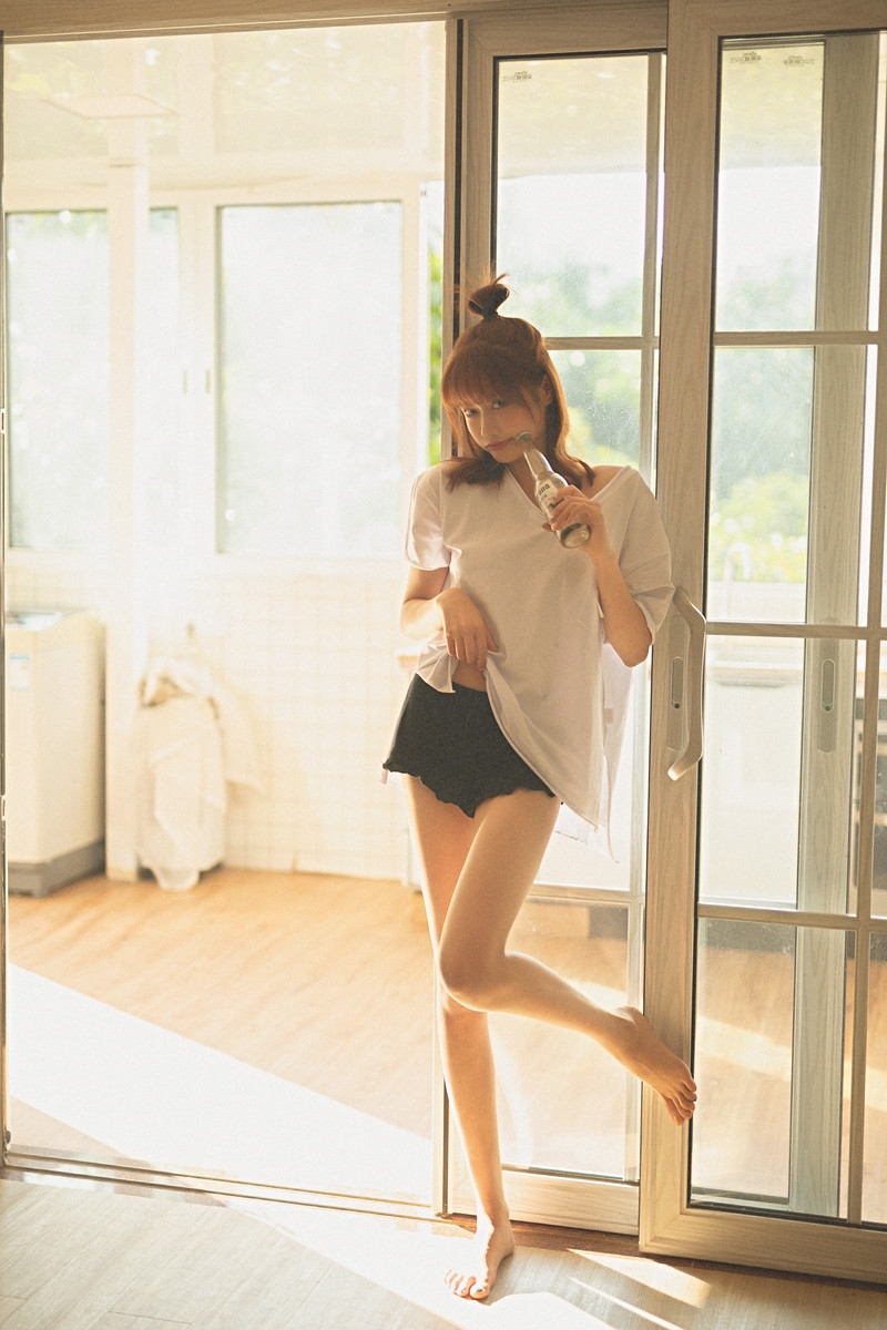 细腰长腿妹妹居家乖巧人体艺术拍拍