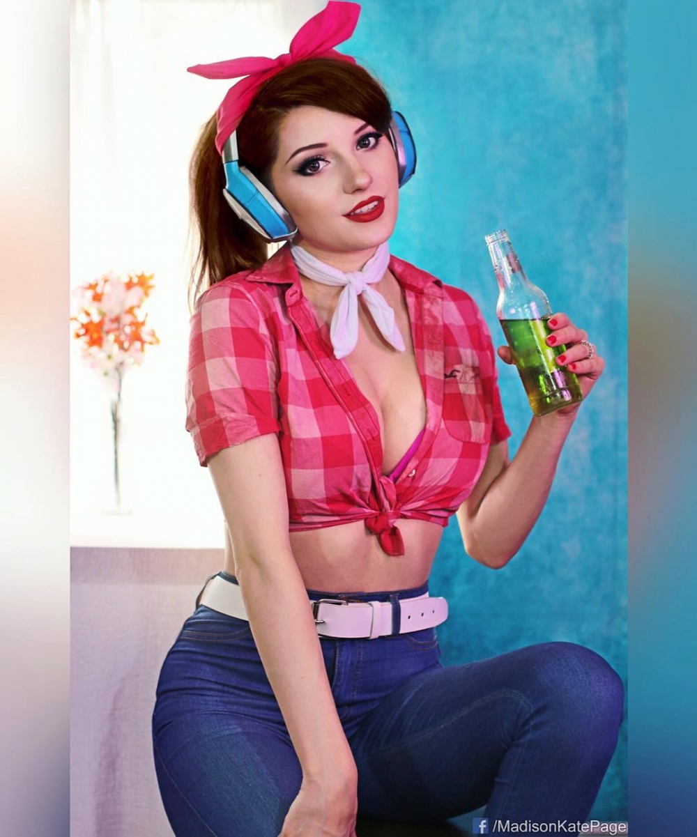 身材火爆的美娇娘大波迷人身姿曼妙高清人体艺术摄影