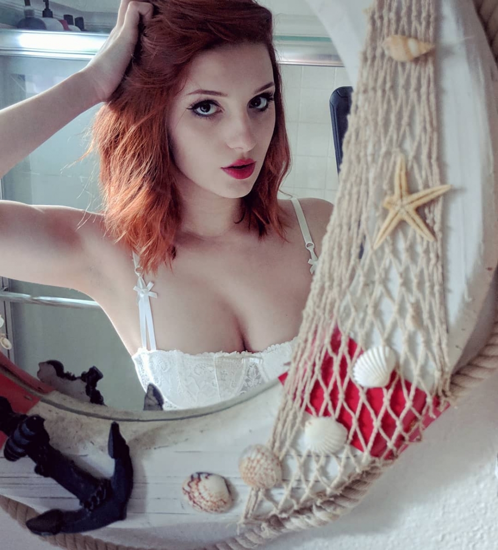 身材火爆的美娇娘大波迷人身姿曼妙高清人体艺术摄影