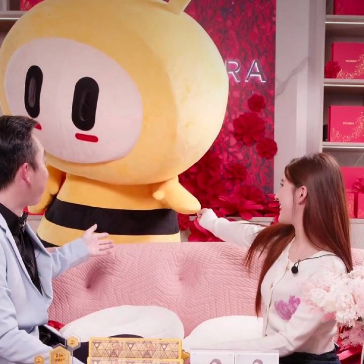 赵露思直播截图长发清新甜美