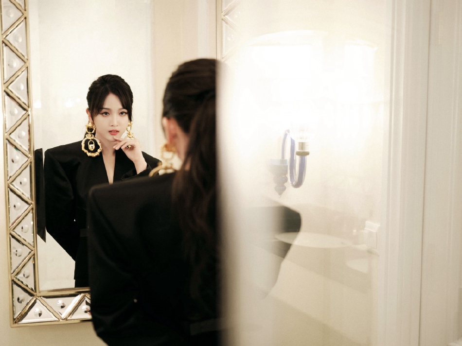 吴宣仪全黑造型又美又飒写真美照