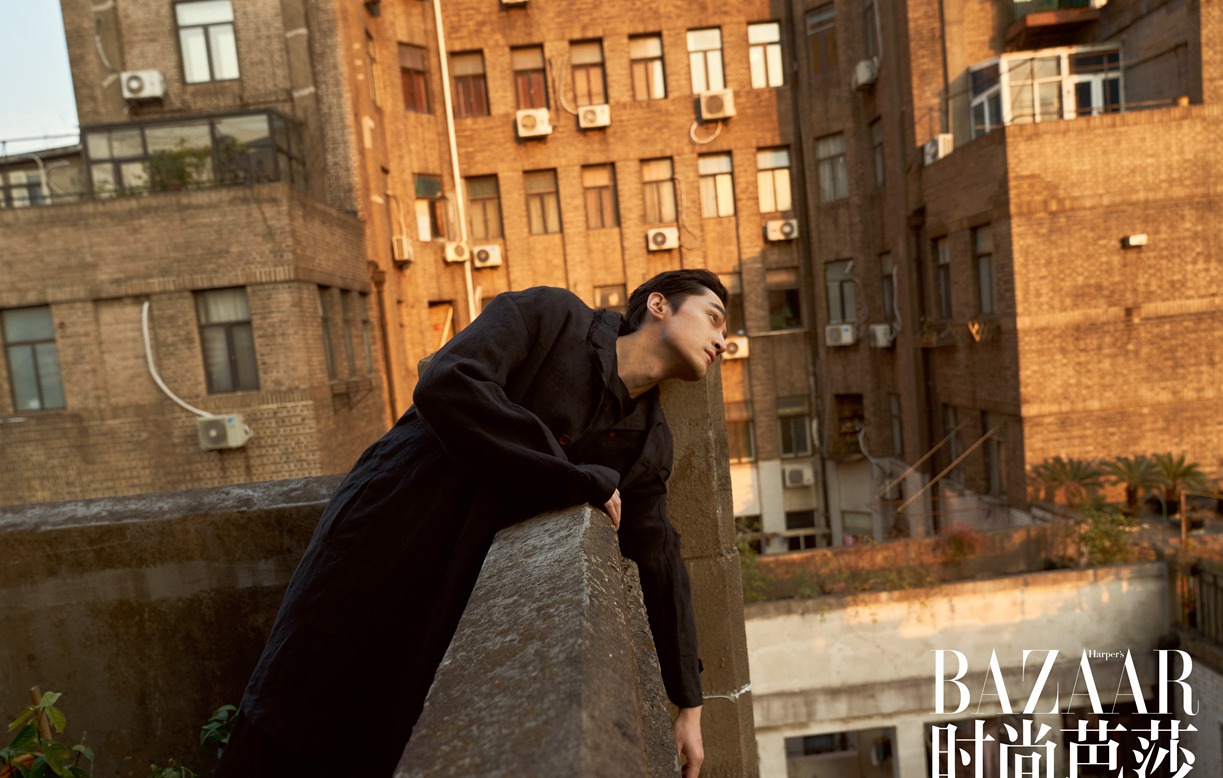 胡歌城市之上芭莎大片黑白电影质感故事感十足