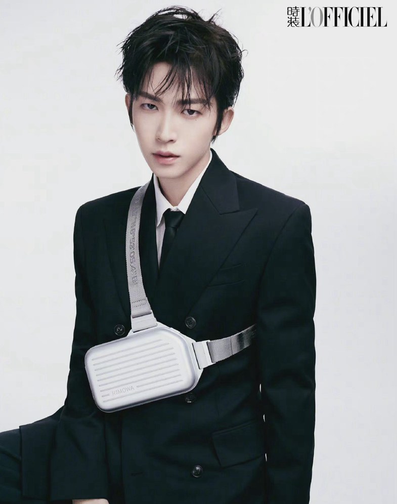 刘宇时装封面眼神凌厉满分帅气