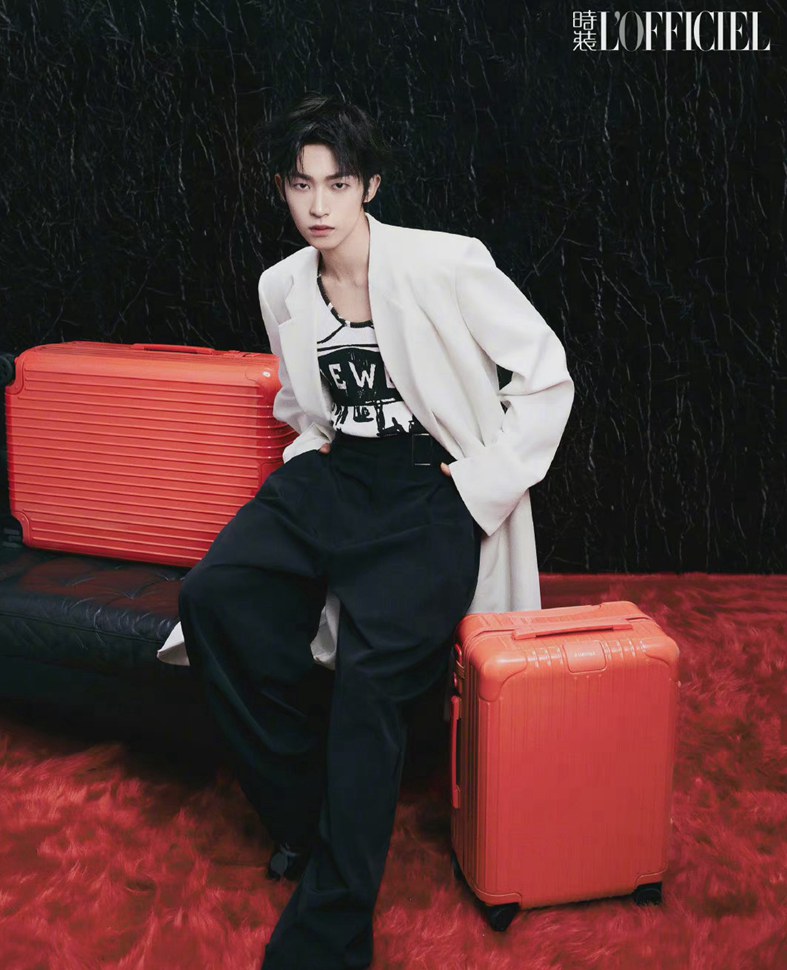 刘宇时装封面眼神凌厉满分帅气