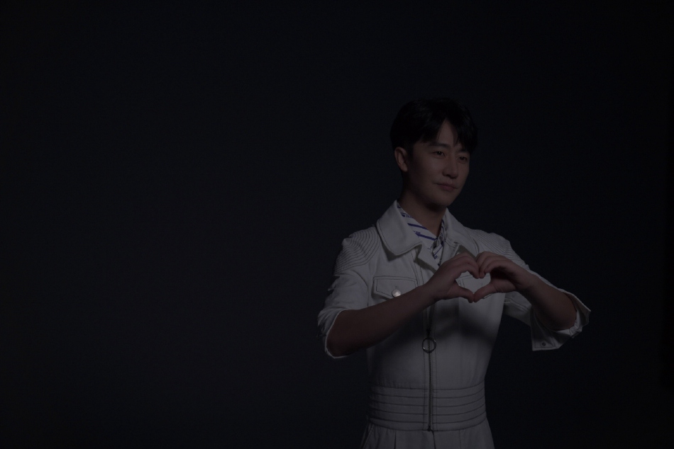 黄轩胶片质感慵懒随性杂志写真