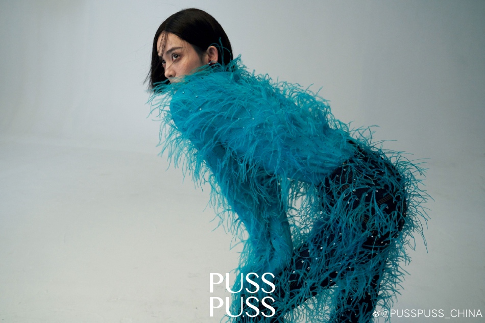 古力娜扎化身摩登女郎时尚写真