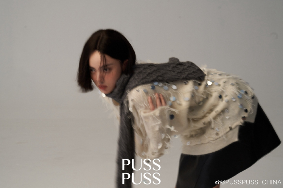 古力娜扎化身摩登女郎时尚写真