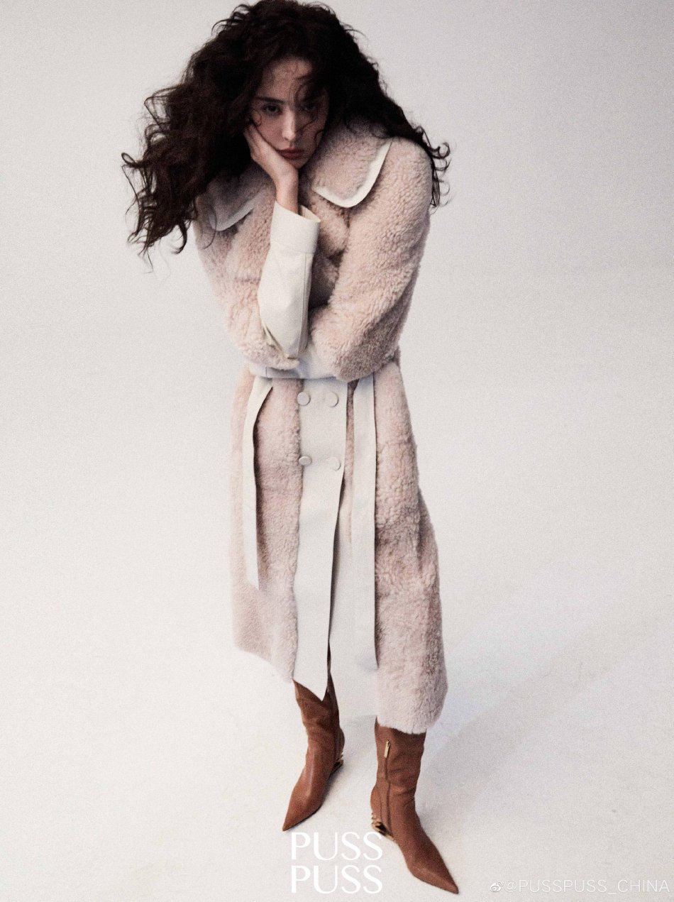 古力娜扎化身摩登女郎时尚写真