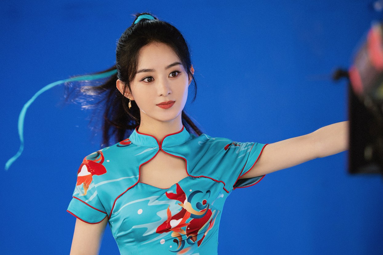 赵丽颖国风旗袍造型花絮图高马尾酷飒绝美