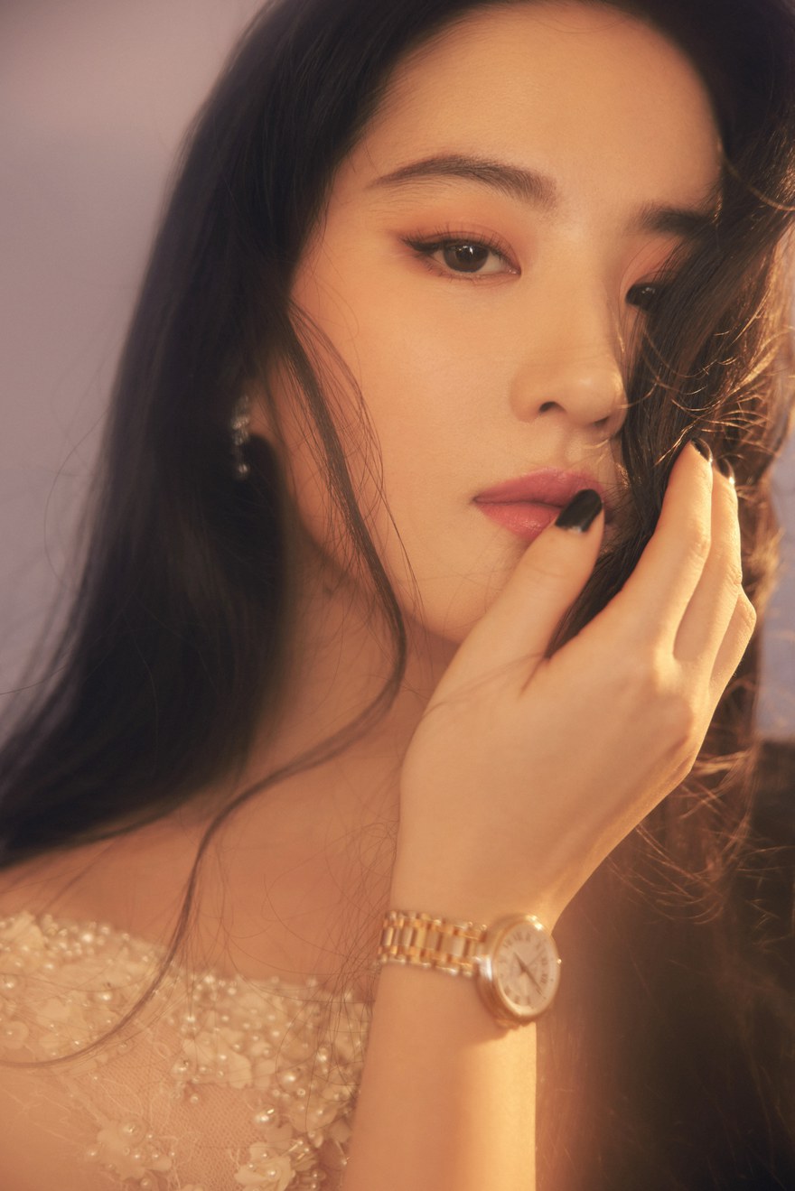 刘亦菲珍珠纱裙造型优雅贵气自带仙气