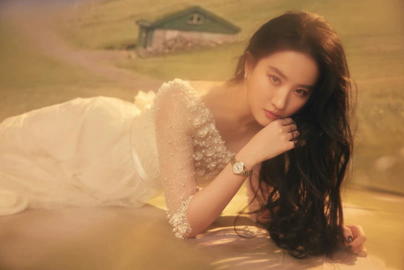 刘亦菲珍珠纱裙造型优雅贵气自带仙气