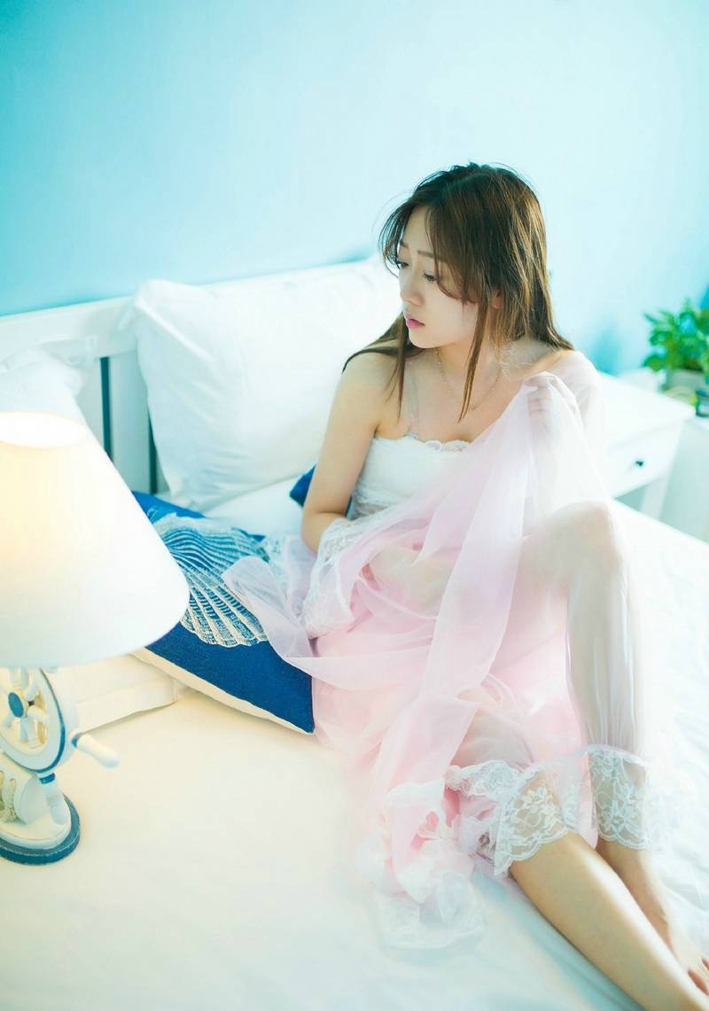 宅男女神小热巴完美好身材前凸后翘魔鬼美女套图