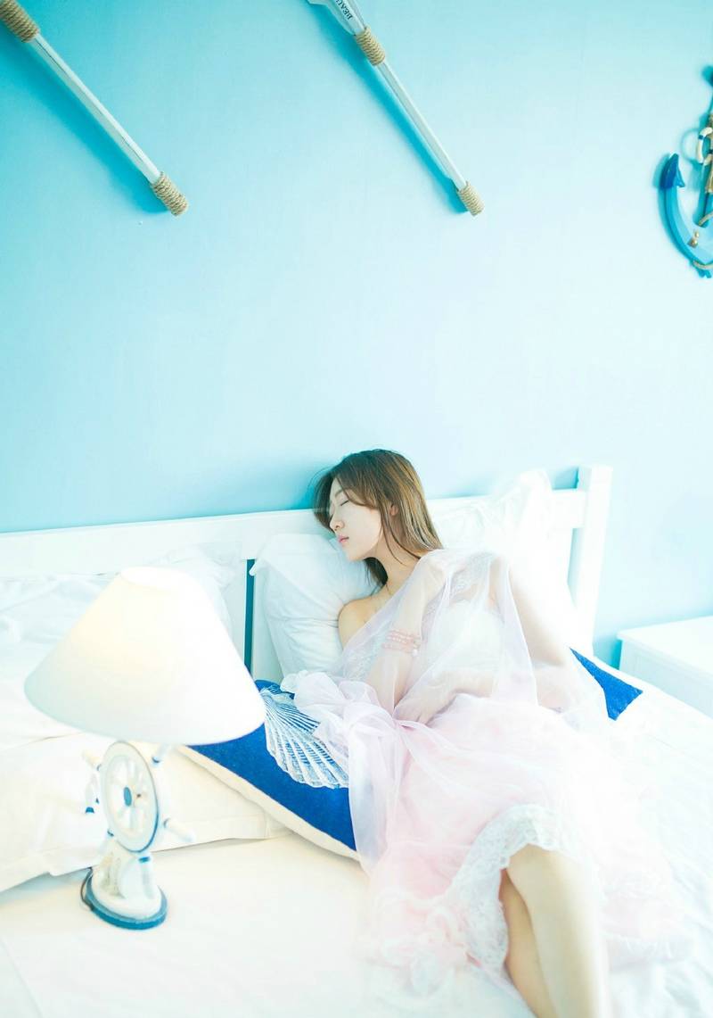 宅男女神小热巴完美好身材前凸后翘魔鬼美女套图