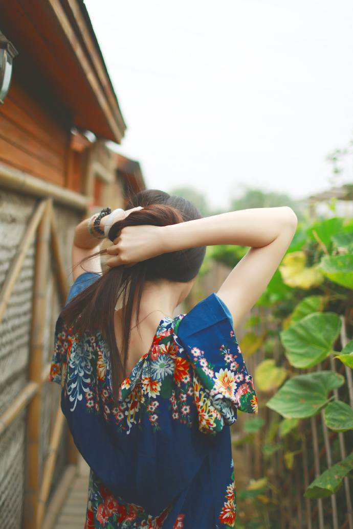 宅男女神小热巴完美好身材前凸后翘魔鬼美女套图