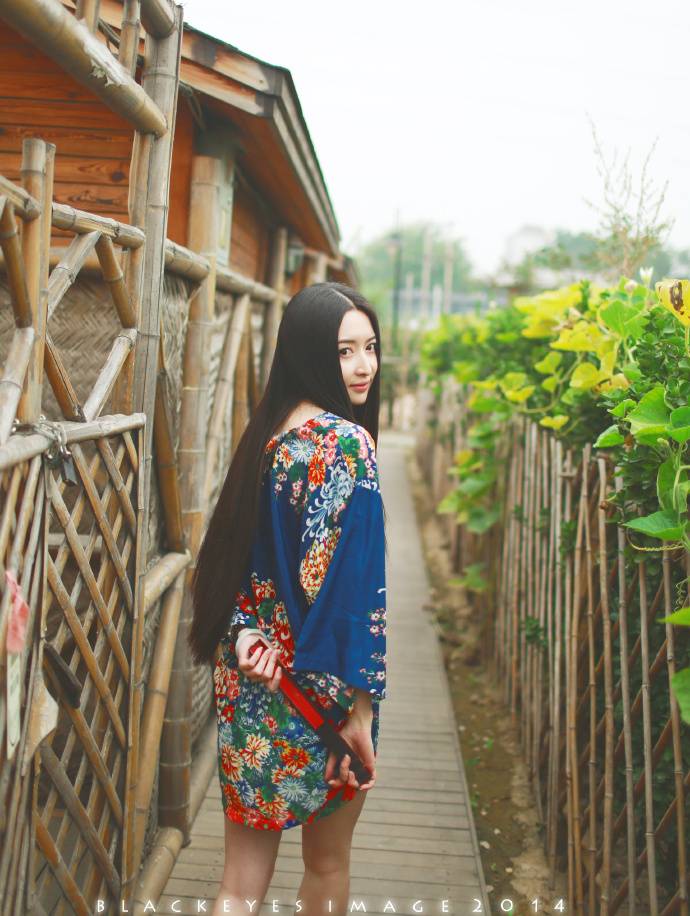 宅男女神小热巴完美好身材前凸后翘魔鬼美女套图