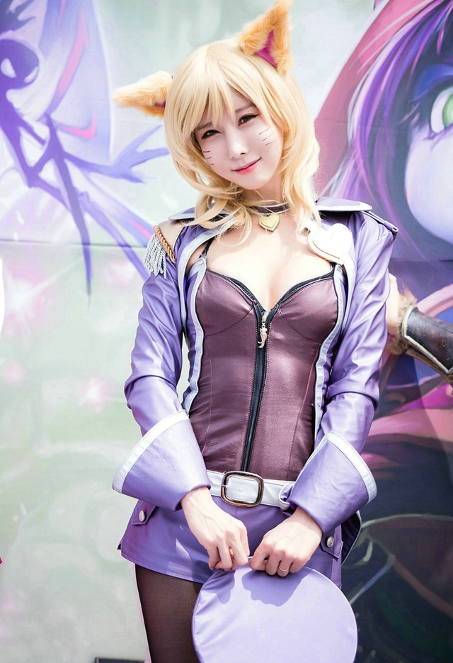 黑丝袜美女很骚气的cos私人摄影图片欣赏