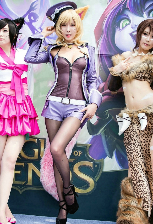 黑丝袜美女很骚气的cos私人摄影图片欣赏