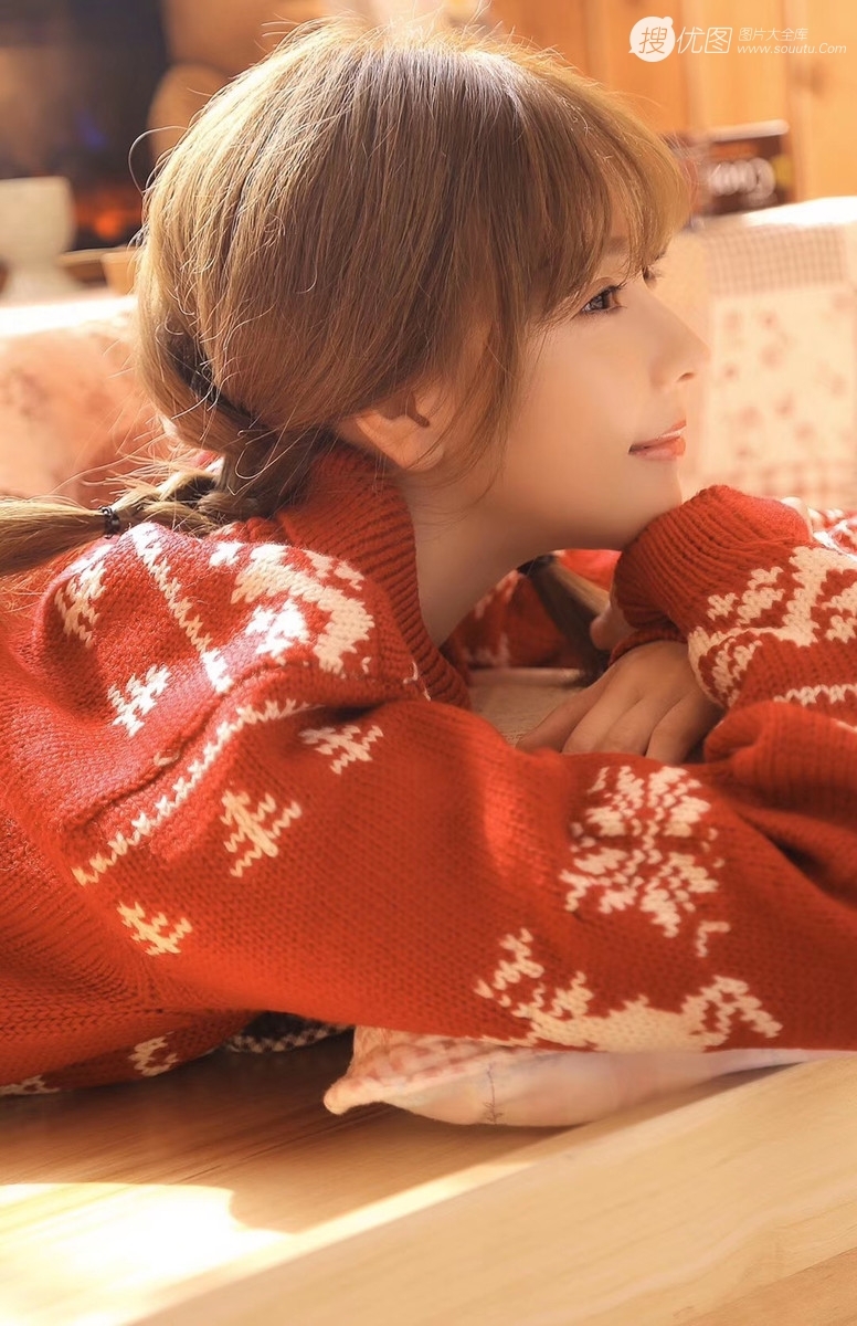 阳光下的可爱萝莉白丝美腿写真