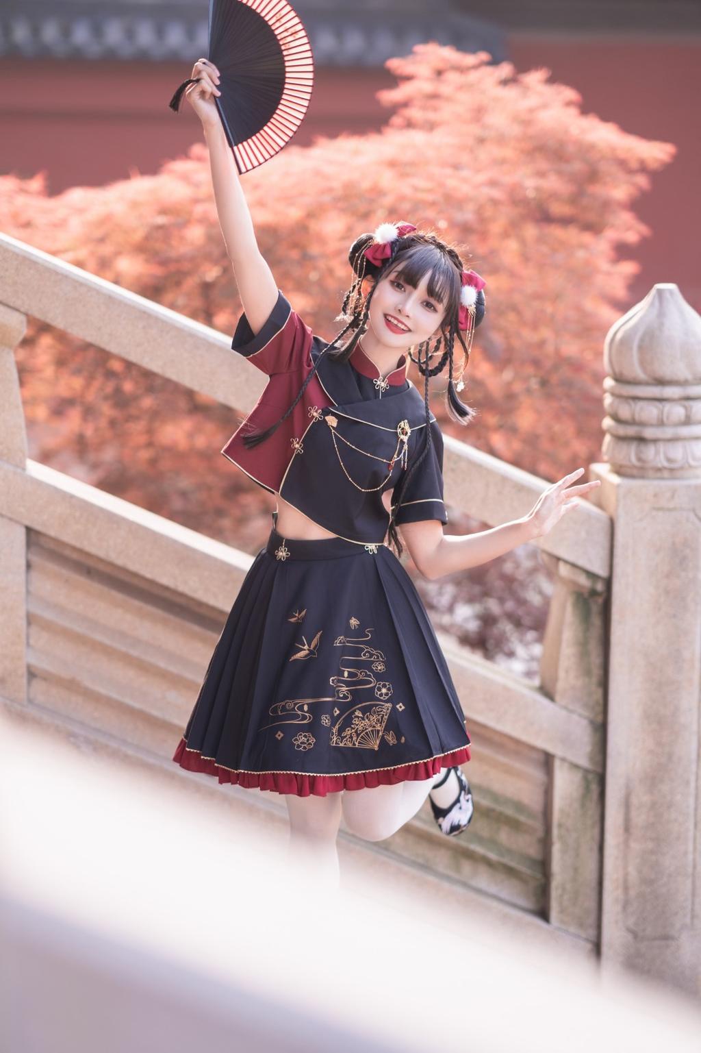 樱花树下可爱少女白丝美腿图片