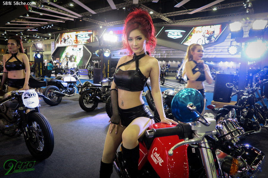 美丽大方的漂亮小姐姐低胸礼服美乳半露长腿白皙艺术写真