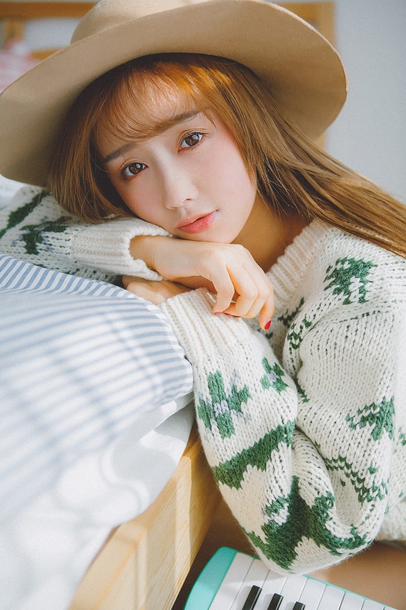 销魂完美女车模化身ol制服美女充满女人味图片