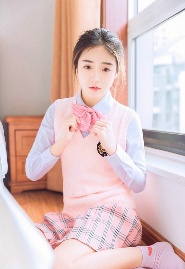 销魂完美女车模化身ol制服美女充满女人味图片