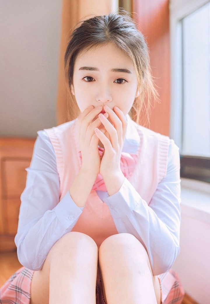 销魂完美女车模化身ol制服美女充满女人味图片