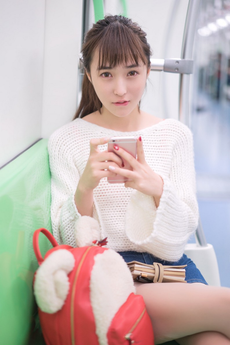 销魂完美女车模化身ol制服美女充满女人味图片