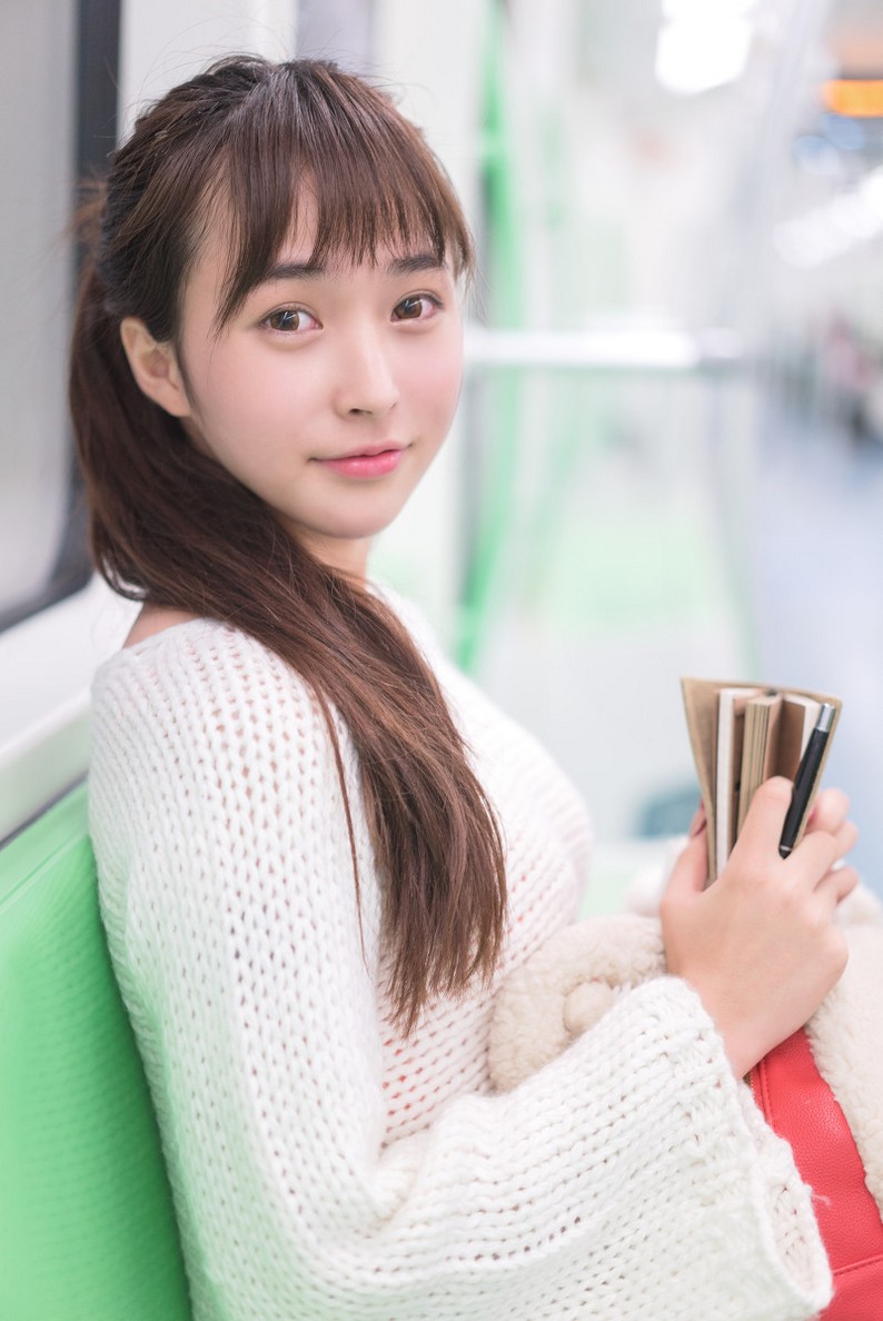 销魂完美女车模化身ol制服美女充满女人味图片