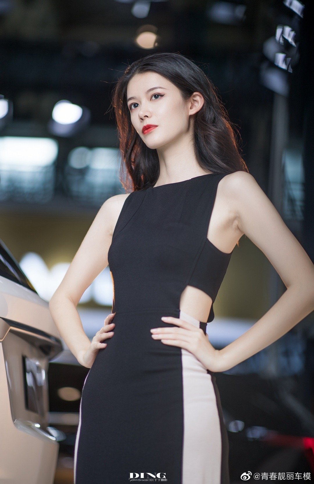 性感女郎细腰好身材美女辣图