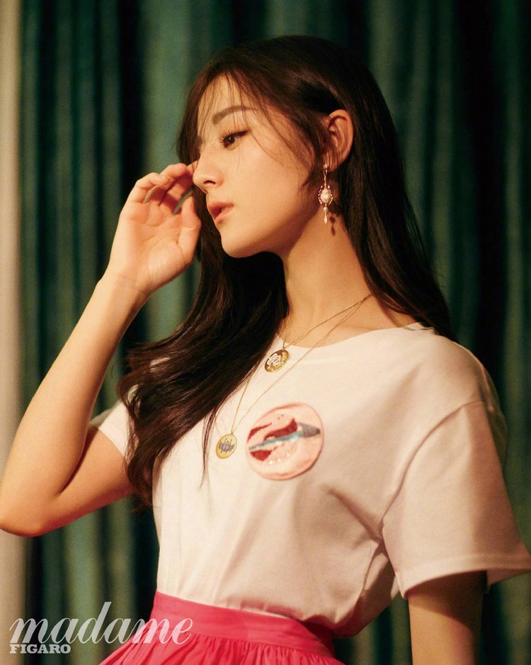 梦幻美女迪丽热巴香艳抚媚撩人气质明星写真图片