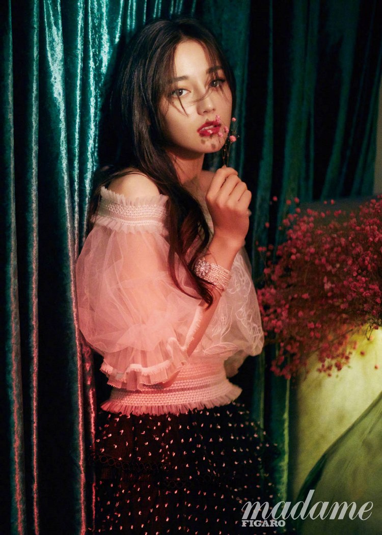 梦幻美女迪丽热巴香艳抚媚撩人气质明星写真图片