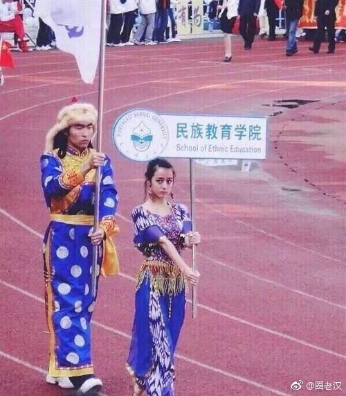 迪丽热巴小时候出道前的图片