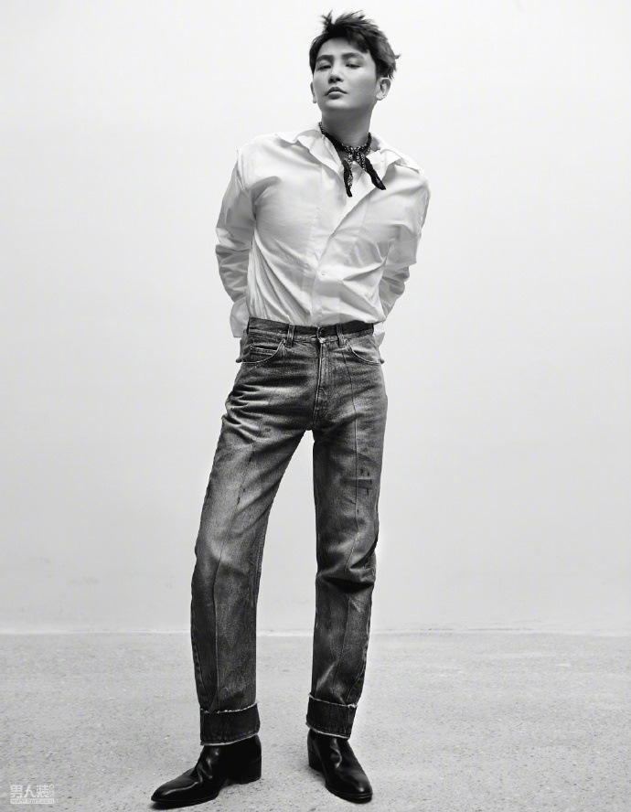 帅气牛仔型男孙坚青涩稚嫩活力个性明星写真图片