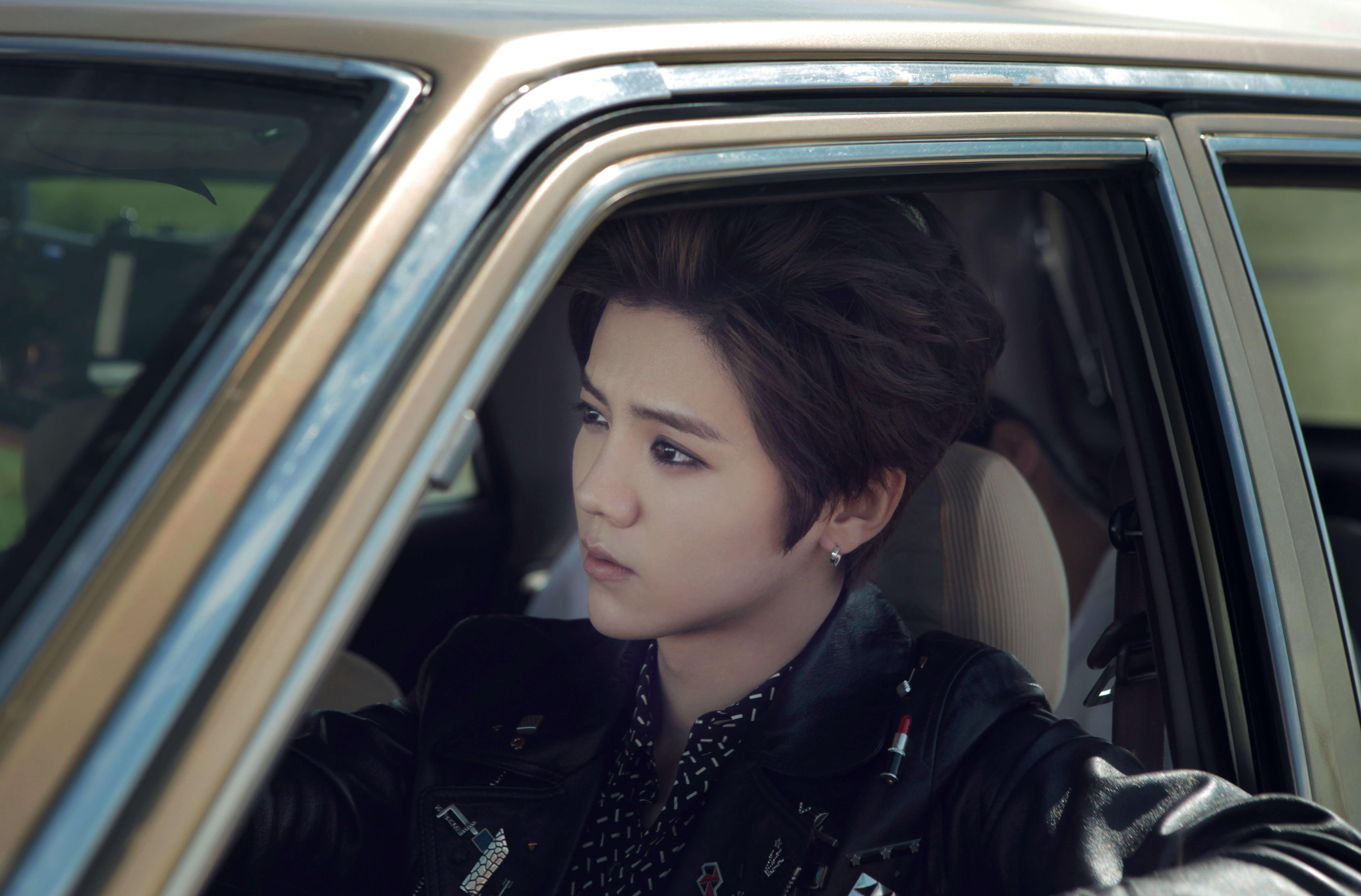 鹿晗烟熏妆图片 鹿晗mv图片