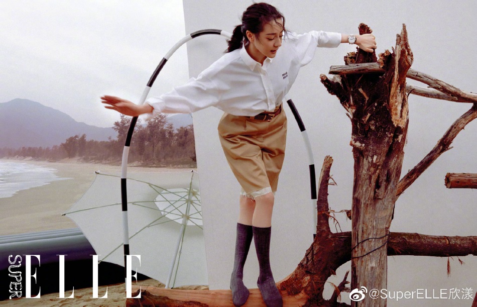 迪丽热巴又美又飒可盐可甜写真