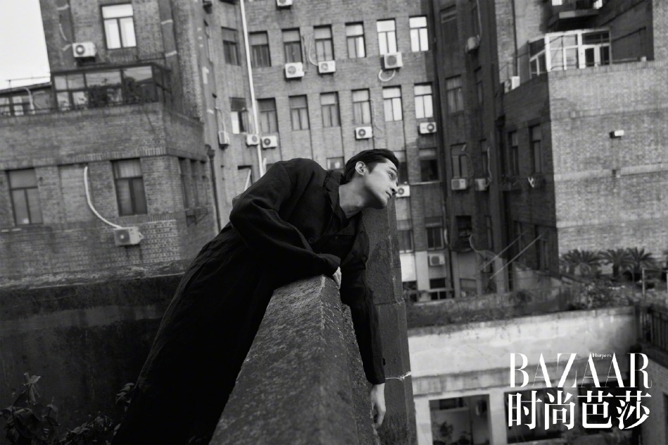 胡歌黑白色调演绎电影质感写真