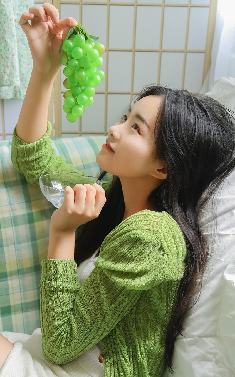 清纯美眉长发及腰漂亮脸蛋苗条身材美女私密写真集