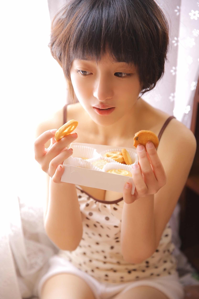 短发萌妹子私房白嫩养眼清纯美女图片