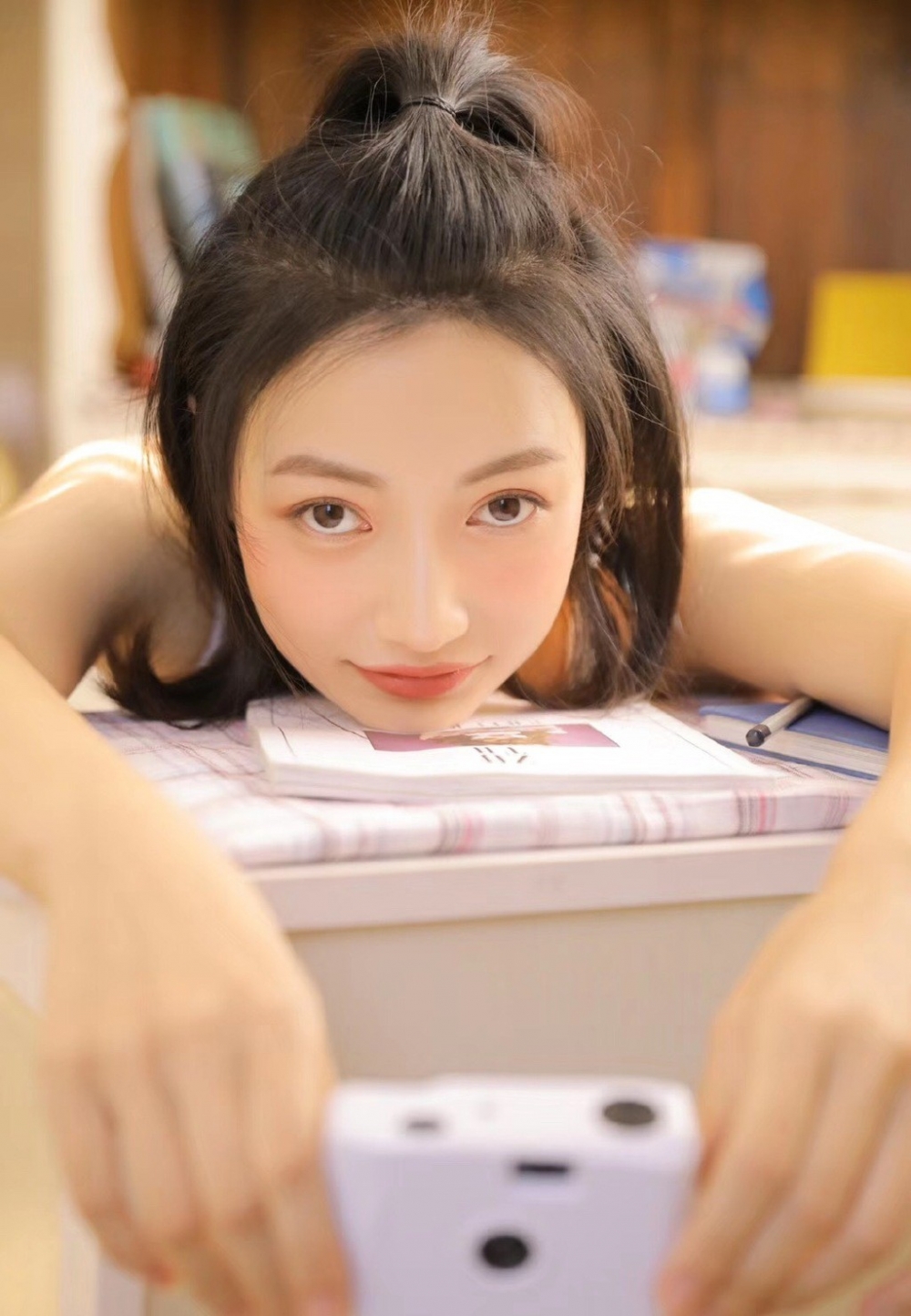 吊带背心美女甜美撩人私房性感美腿自拍生活照图片