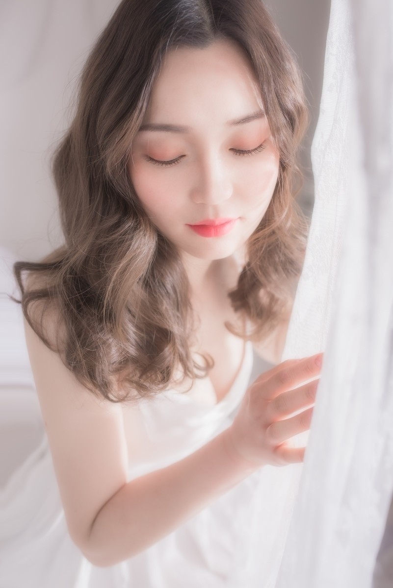 睡美人裹胸长裙模特妖娆妩媚性感捡尸朦胧写真