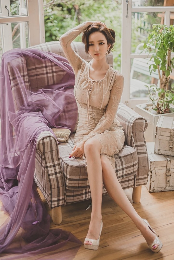 韩国美女前凸后翘细腰美腿套图